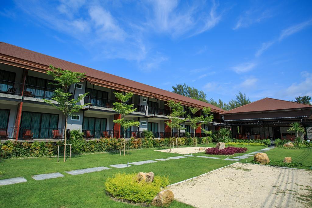 The Breeze Lipe Resort Exterior photo