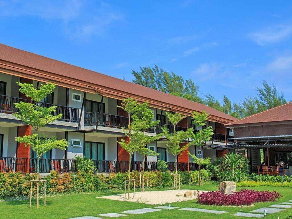 The Breeze Lipe Resort Exterior photo