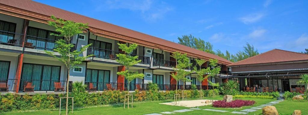 The Breeze Lipe Resort Exterior photo